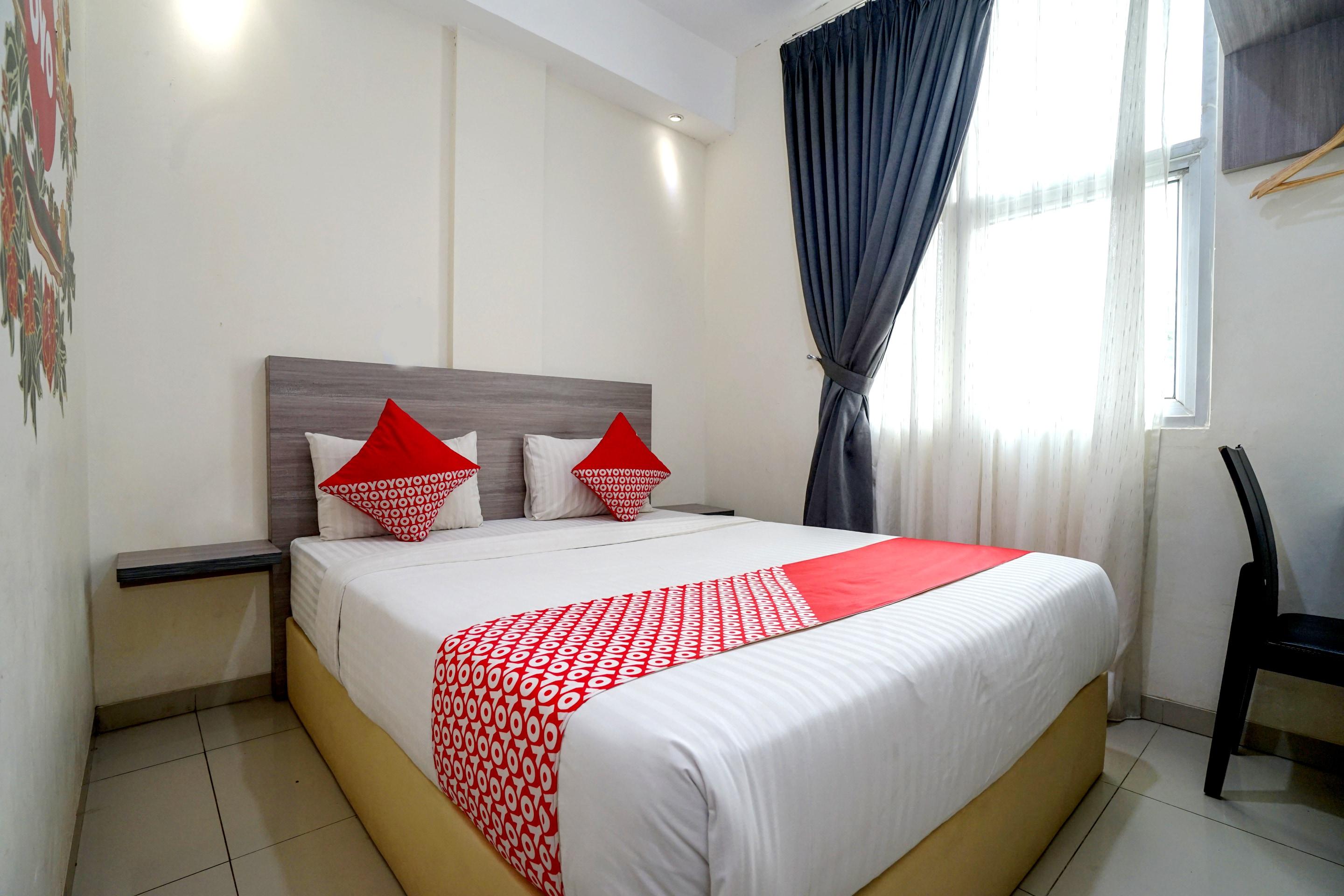 Oyo 251 The Maximus Inn Hotel Palembang Exterior photo