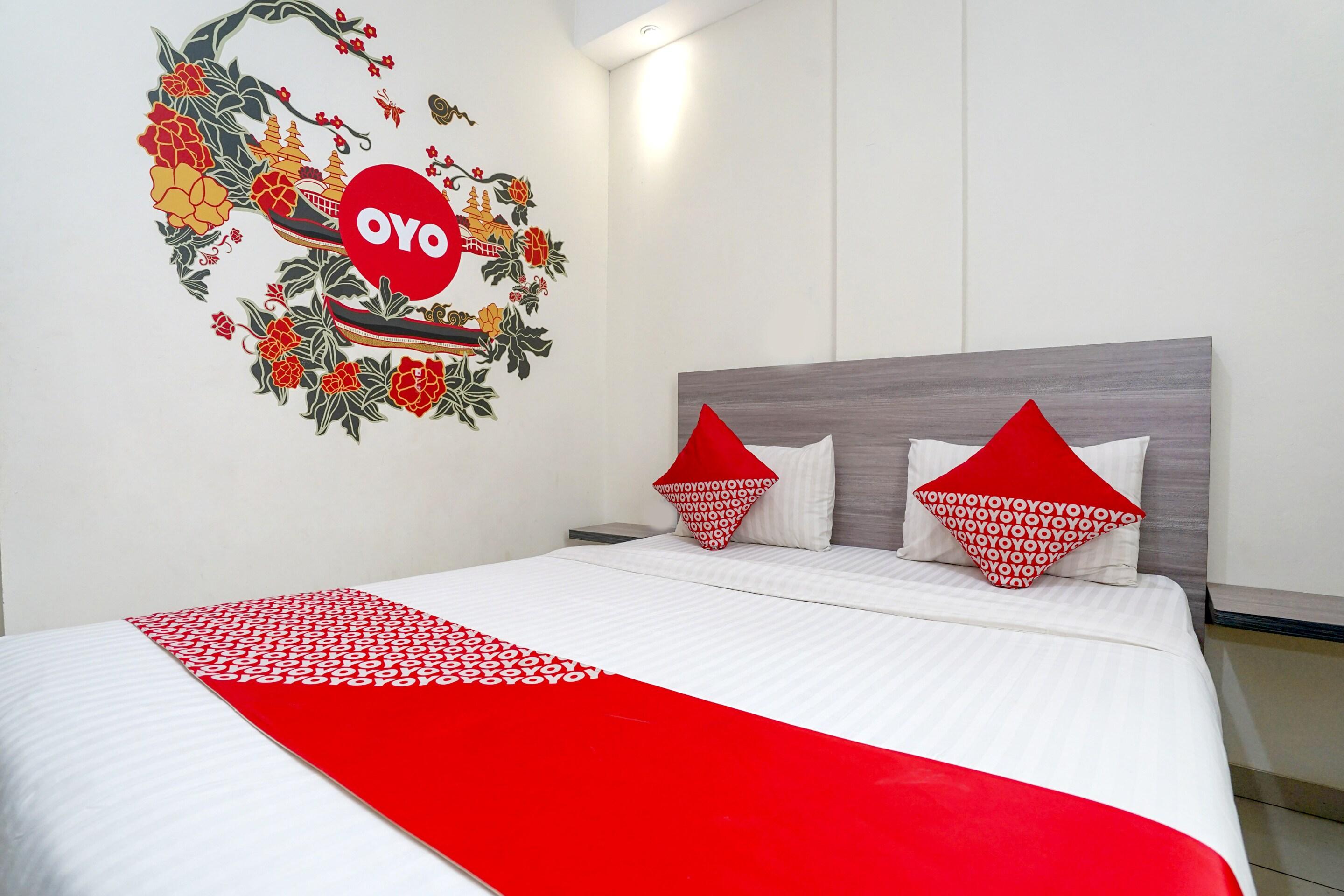 Oyo 251 The Maximus Inn Hotel Palembang Exterior photo