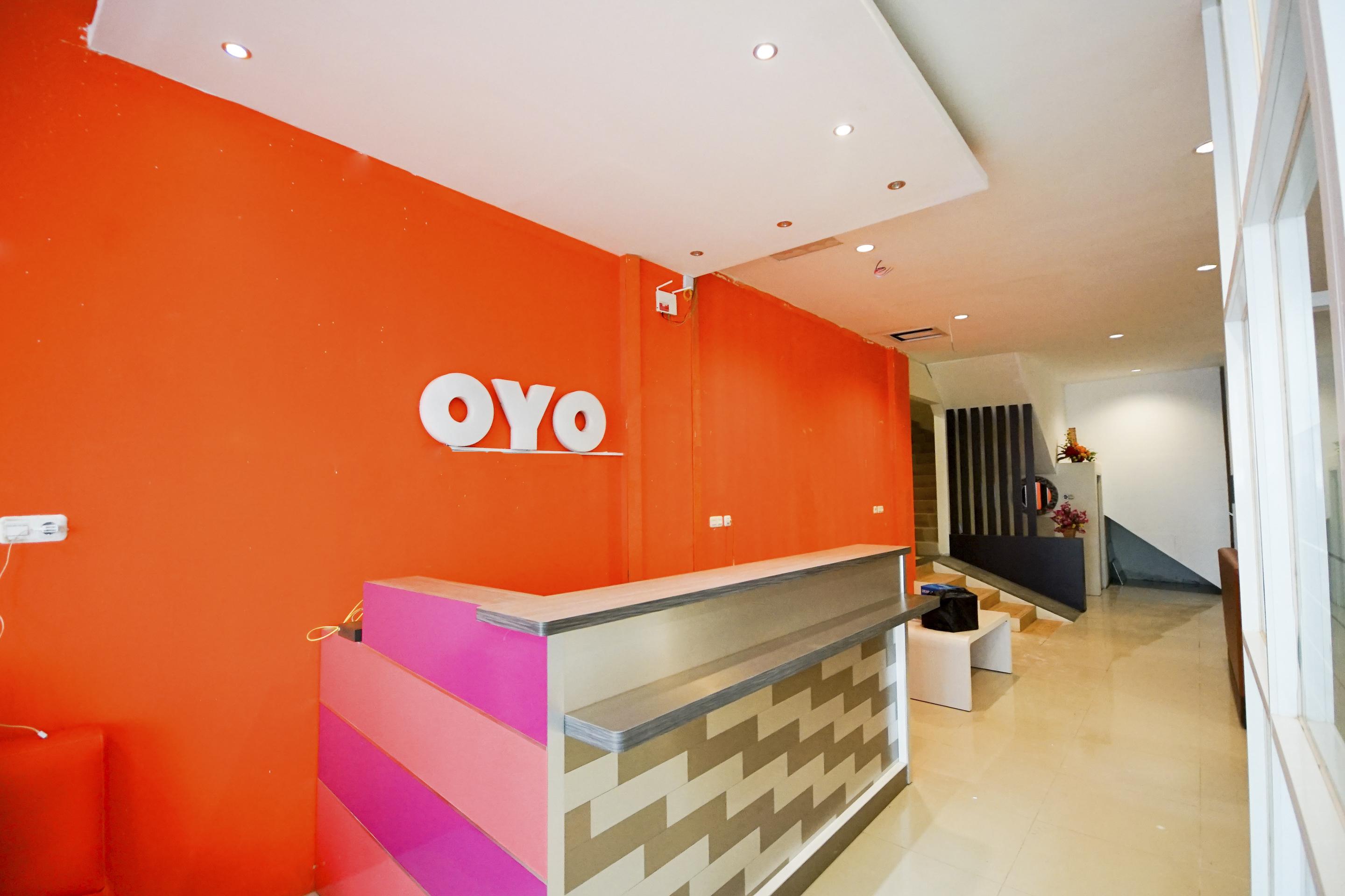 Oyo 251 The Maximus Inn Hotel Palembang Exterior photo