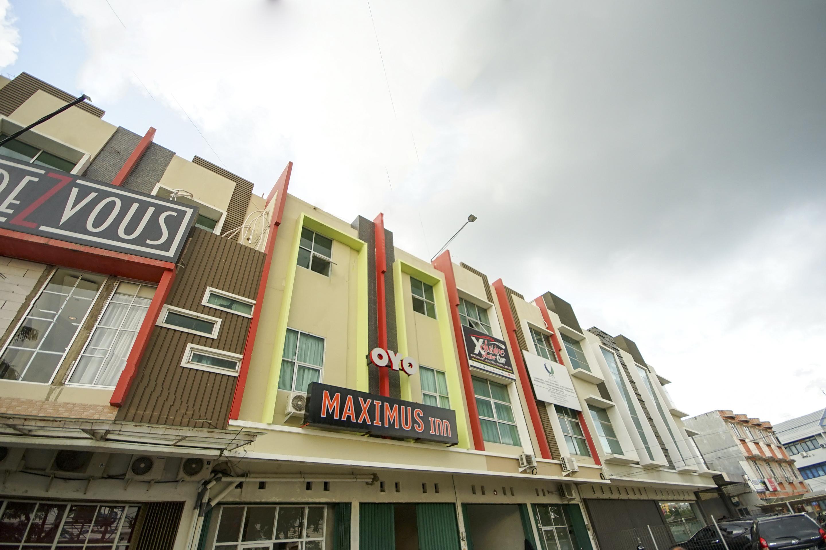 Oyo 251 The Maximus Inn Hotel Palembang Exterior photo