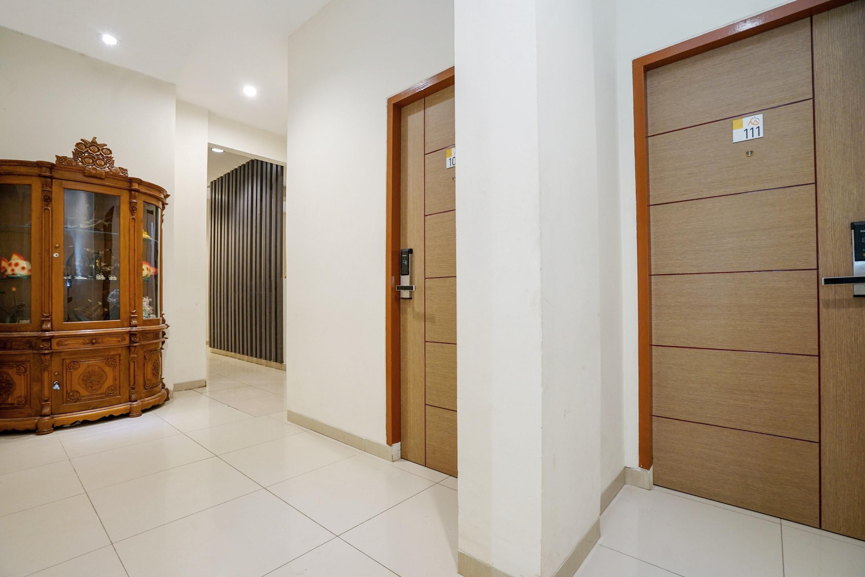 Oyo 251 The Maximus Inn Hotel Palembang Exterior photo