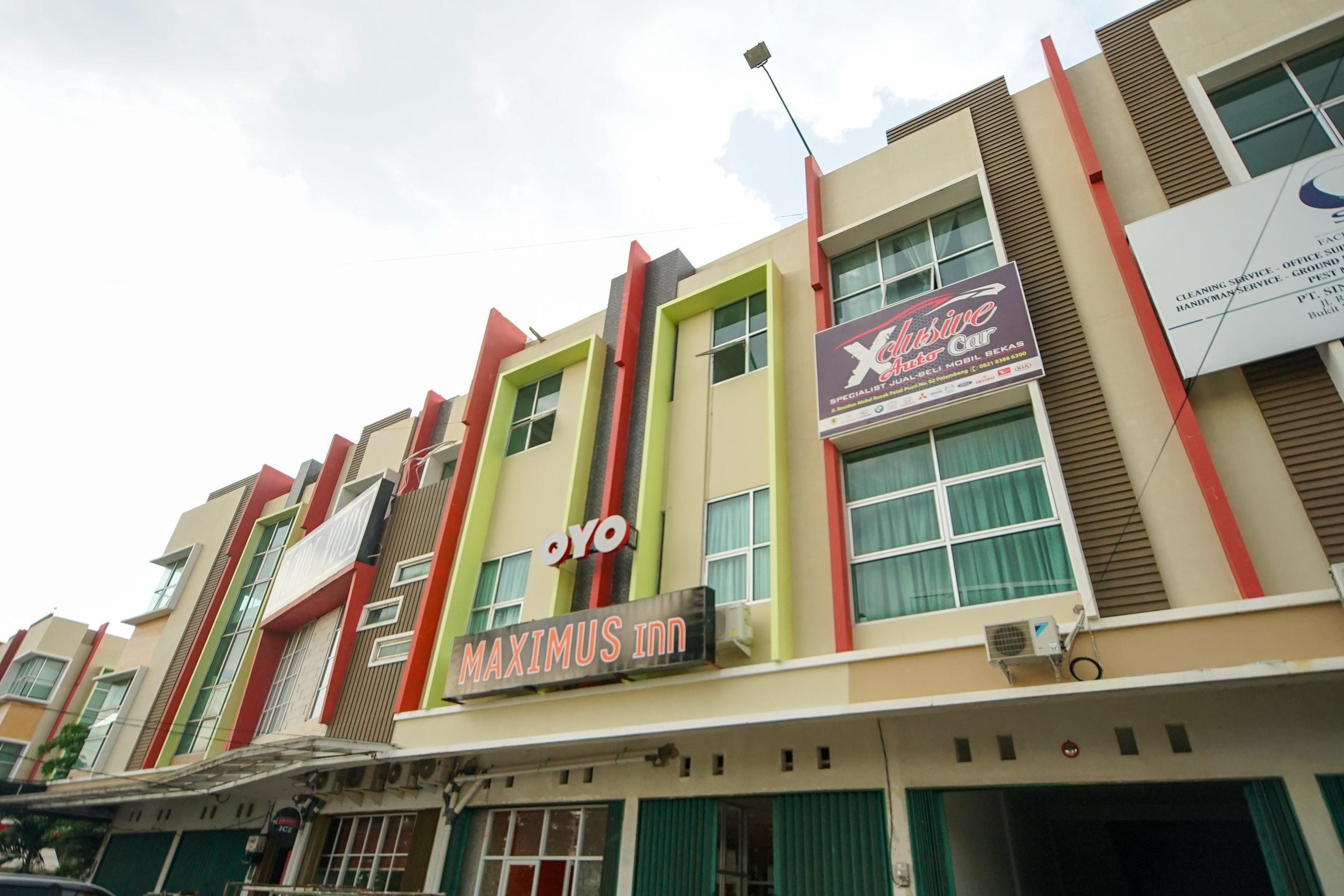 Oyo 251 The Maximus Inn Hotel Palembang Exterior photo