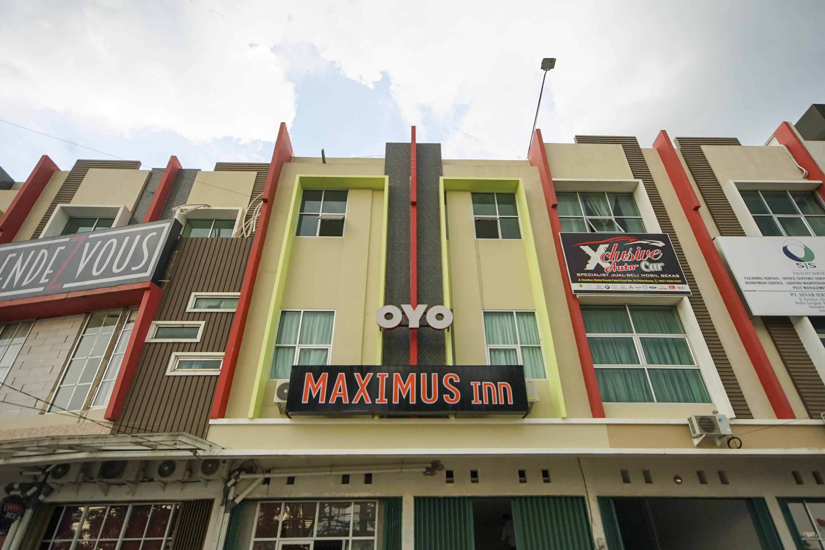 Oyo 251 The Maximus Inn Hotel Palembang Exterior photo