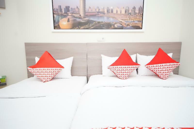 Oyo 251 The Maximus Inn Hotel Palembang Exterior photo